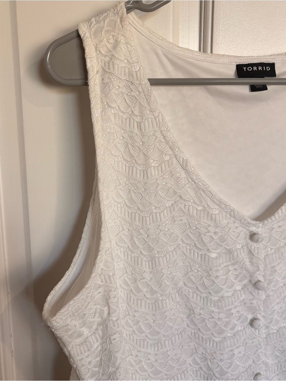 Torrid White Lace V-Neck Button-Front Sleeveless Top Summer Tank Top Shirt - Picture 3 of 10